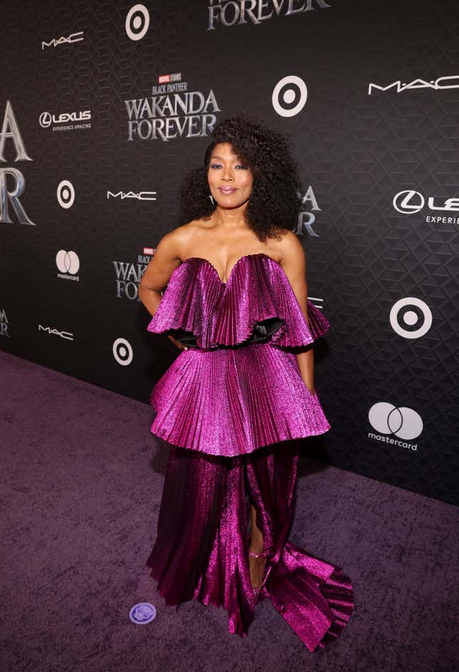 Image for article titled Oscar-Winning Style: Angela Bassett’s Best Red Carpet Looks