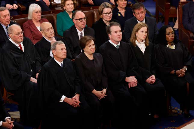 3 supreme court outlet justices