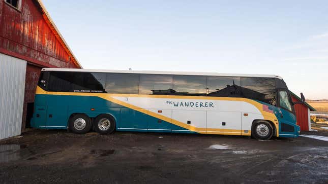 Image for article titled This Beautiful Coach Bus RV Has A Basement Bedroom And A Full Kitchen