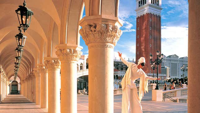 Image for article titled Chinese gamblers love France, so this 92-year-old tycoon is building a Versailles casino