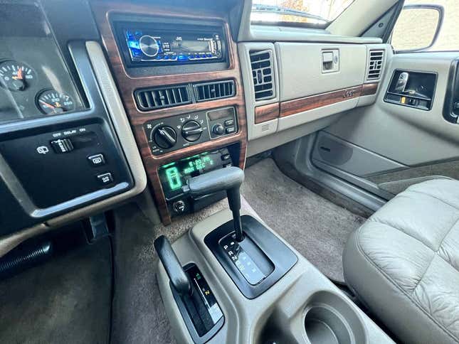 Image for article titled At $10,500, Is This 1995 Jeep Grand Cherokee A Grand Bargain?