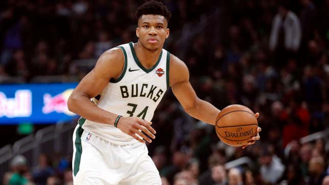 Milwaukee Bucks forward Giannis Antetokounmpo (34)