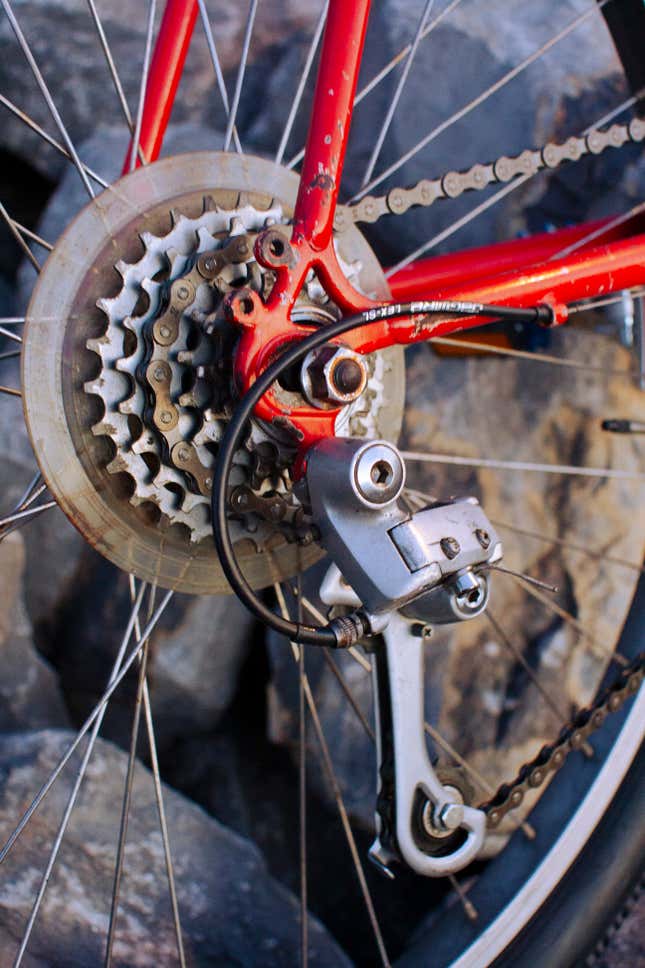 Image for article titled I Am Dumping Money Into A Trash Bike Because It Has The Weirdest, Coolest Brakes I've Ever Seen