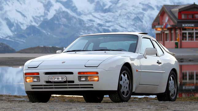 Ein Foto eines weißen Sportwagens Porsche 944 