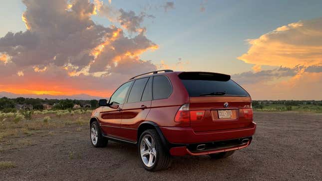 Image for article titled At $15,500, Is This Seemingly Sorted 2003 BMW X5 4.6is The Sort Of SUV You Might Drive?