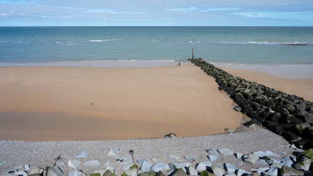 Ein Foto von einem Strand in Großbritannien. 