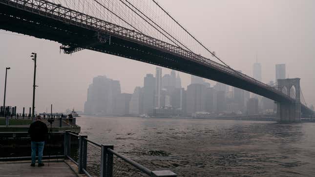 A photo of the Booklyn Bridge in New York. 