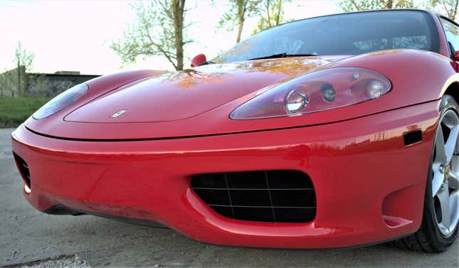 Zdjęcie artykułu zatytułowanego Czy przy cenie 88 500 dolarów Ferrari 360 Modena z 2001 r. to hiper okazja?