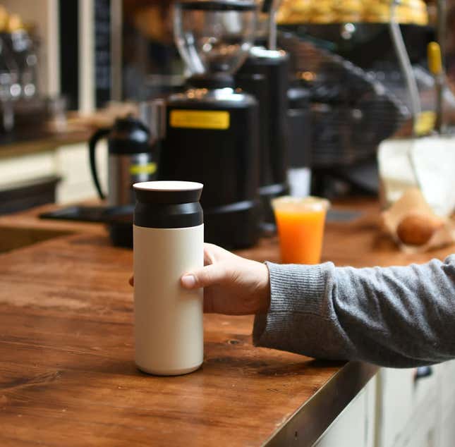 Perfectly hot or iced coffee that won’t spill all over you, for sippers on the go.