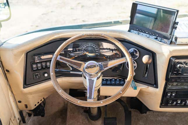 Image for article titled This Gorgeous RV Combines Vintage Looks With Modern Duramax Power