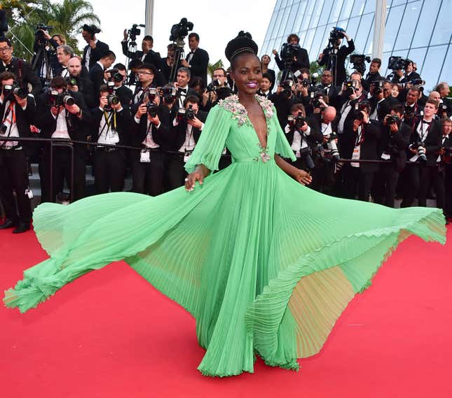 Lupita Nyong’o nimmt an der Eröffnungszeremonie und Premiere von „La Tête Haute“ („Standing Tall“) während der 68. jährlichen Filmfestspiele von Cannes am 13. Mai 2015 in Cannes, Frankreich, teil.