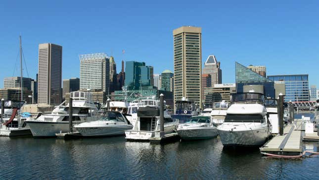 L’horizon de Baltimore depuis le port intérieur.