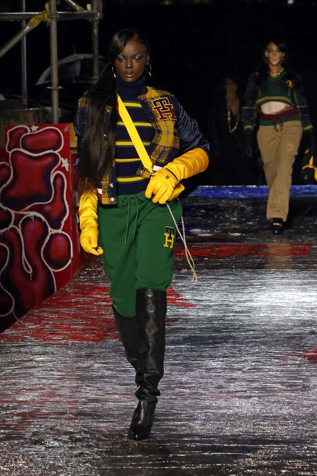 Image for article titled New York Fashion Week 2022: All the Chic Fits, Concerning Trends, and Despicable Copycats