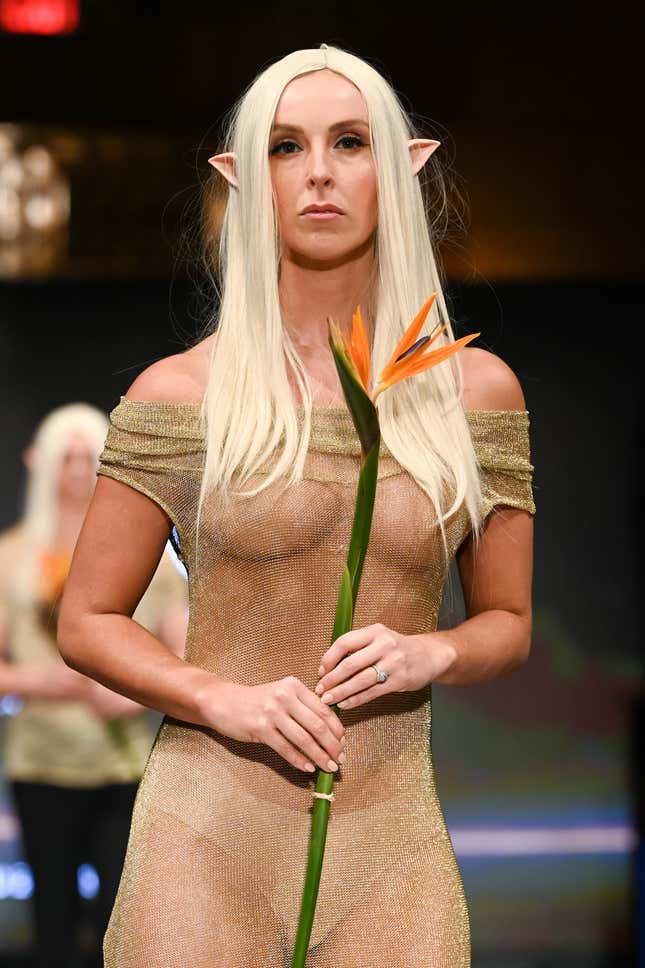 Image for article titled New York Fashion Week 2023: Animals, Insects, and So Many Fucking Flowers