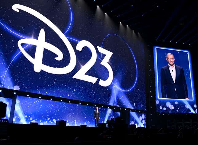 El director ejecutivo de Walt Disney Company, Bob Iger, aparece en el Disney Entertainment Showcase en Anaheim, California. 