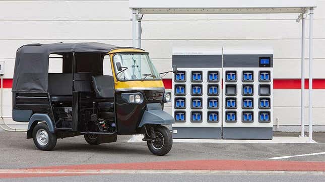 Image for article titled Honda Is Bringing Swappable Batteries And An Exchange Network To Rickshaws In India