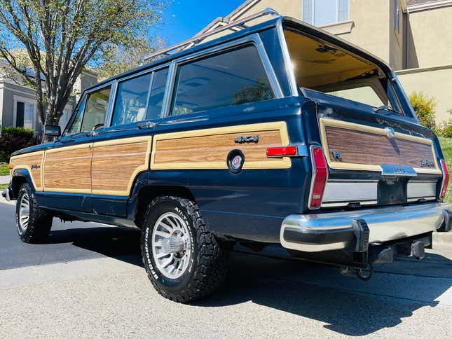 Image for article titled At $13,750, Is This 1991 Jeep Grand Wagoneer An Even Grander Bargain?