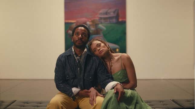 Andre Holland, links; Andra Day in einem Standbild aus „Exhibiting Forgiveness“.