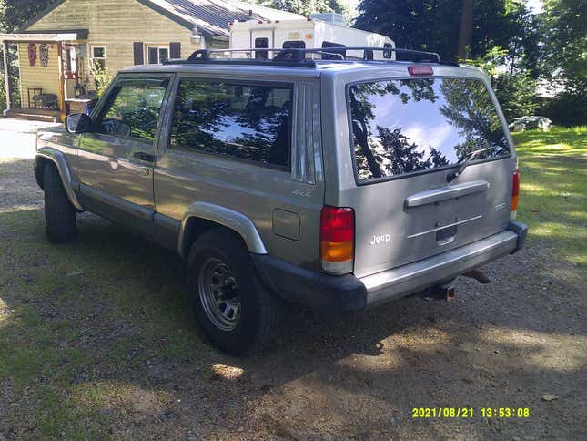 Image for article titled At $7,500, Is This 2000 Jeep Cherokee Sport The 4X4 For You?