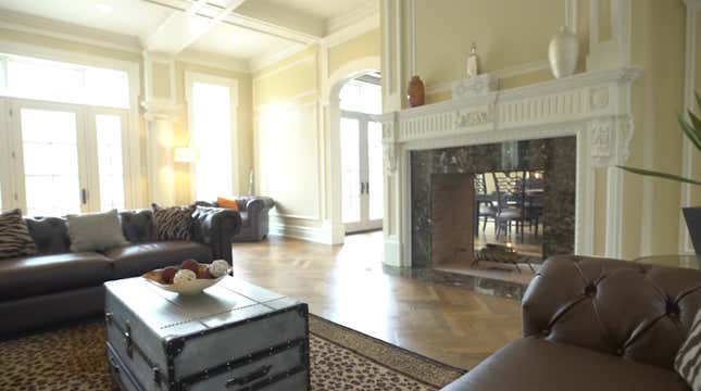 Image for article titled Tasteful or Tacky? Peek Inside Mary J. Blige’s Gorgeous NJ Mansion