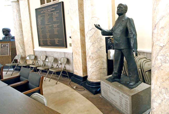 Image for article titled Statue of Racist Former Mississippi Governor Taken Off Public Display in State Capitol