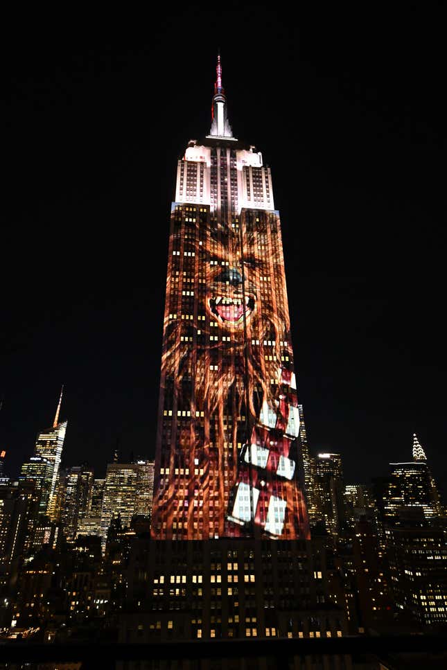 Image for article titled Star Wars and the Empire Took Over the Empire State Building