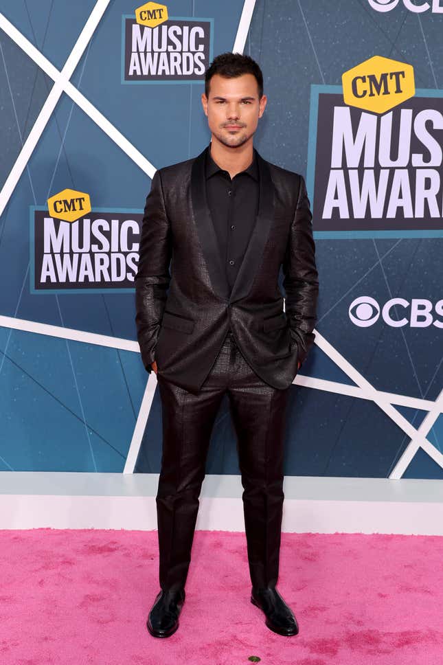 Image for article titled CMT Music Awards 2022: The Best and Worst Looks