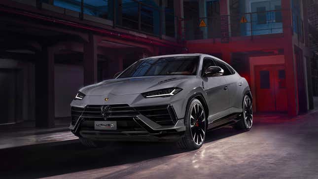 A photo of the front quarter on the Lamborghini Urus S. 