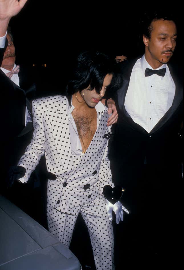 Image for article titled 20 of the Most Memorable Grammy Looks of All Time