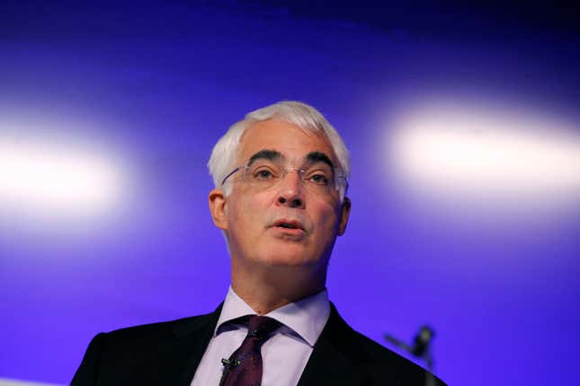 FILE - British Chancellor, Alistair Darling speaks to the media about economy in a press conference in London, Monday, April 19, 2010. Darling, a central figure in the U.K.’s response to the 2008 financial crisis who later helped organize the campaign against Scottish independence, has died it was reported on Thursday, Nov. 30, 2023. He was 70 and had been treated for cancer, his family said in statement. Darling served as Britain’s treasury chief under former Prime Minister Gordon Brown, who praised him as a “popular and effective’’ government minister. (AP Photo/Sang Tan, File)