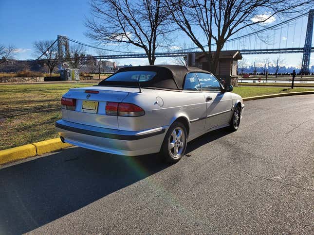 Image for article titled At $8,500, Is This 2001 Saab 9-3 A Hot Deal?