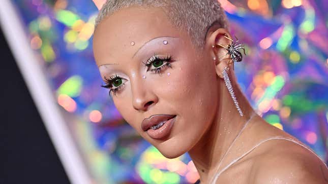 Image for article titled Doja Cat&#39;s Brother Allegedly &#39;Knocked Her Teeth Out&#39; According To Restraining Order Petition