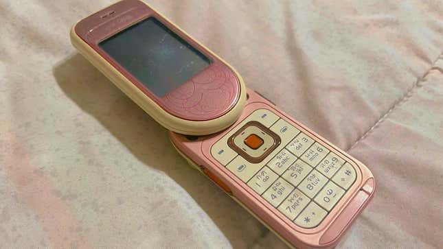 A photo of the Nokia 7370.