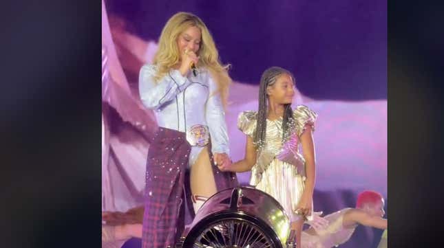 Image for article titled A New Demure Rumi Carter Showed Up On The Cowboy Carter Tour and Fans are Not Happy
