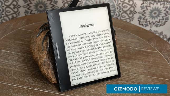 The Onyx Boox Leaf 2 E-Reader Doesn&#039;t Lock You To One Book Store