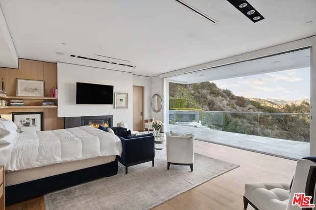 Image for article titled Take a Look Inside L.A. Reid&#39;s Unbelievable Mansion on the Market... Again