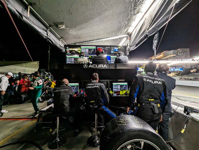 Imagen para el artículo titulado Detrás de escena del Petit Le Mans de IMSA con Gradient Racing