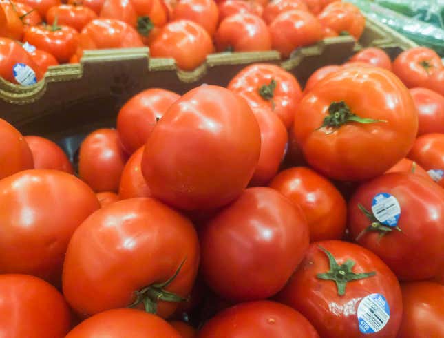 Image for article titled Tomato, water, and beef: Here's what's been recalled this week