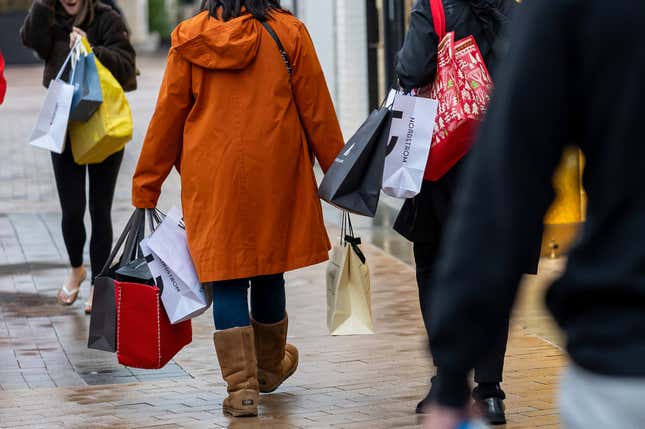 Imagen para el artículo titulado La mayoría de los estadounidenses hicieron sus compras navideñas en tiendas este año