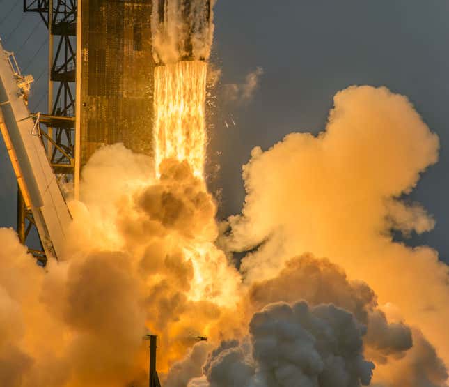 Image for article titled Trek to the Stars With October's Most Compelling Spaceflight Images