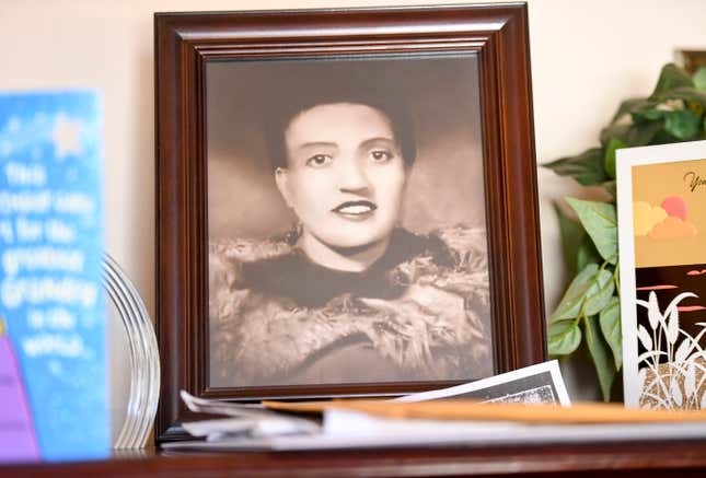 BALTIMORE, MD – 22. MÄRZ: Ein Foto von Henrietta Lacks, zu sehen im Wohnzimmer ihres Enkelsohns Ron Lacks, 57, aus Baltimore, MD, am 22. März 2017. 