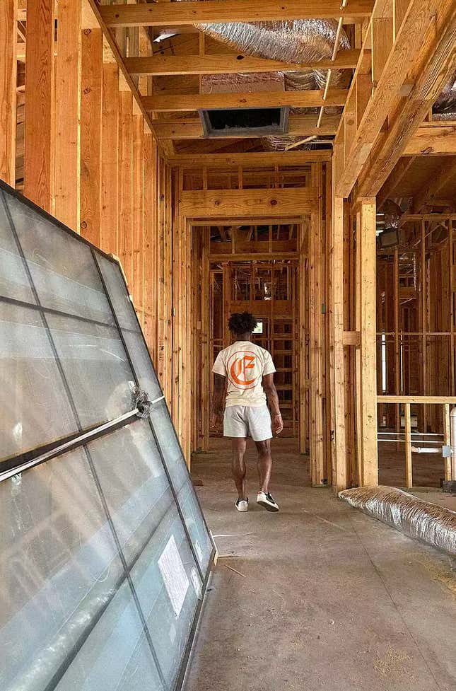 Image for article titled Inside Simone Biles, Jonathan Owens In-Progress Texas Lakeside Mansion