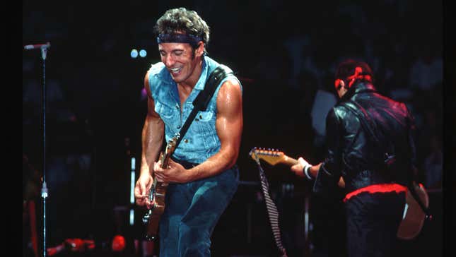 Bruce Springsteen tritt 1984 auf der Bühne auf