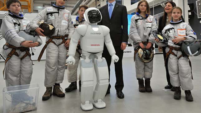 Image for article titled Pour One Out For ASIMO As Honda Retires Its Sweet Boy