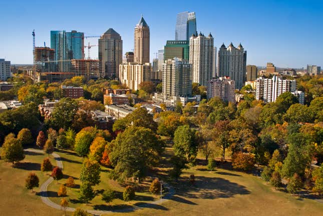 Atlantas Wolkenkratzer über dem Piedmont Park.