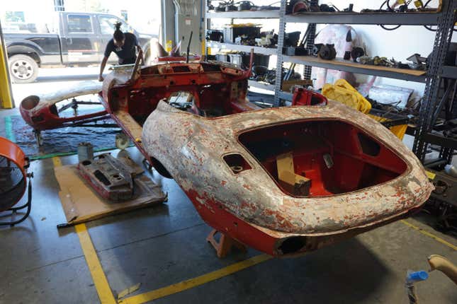 Image for article titled This Florida Company Is Modernizing Jaguar E-Types