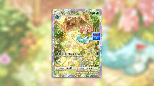 El nuevo arte de la carta de Venusaur, en el que un Venusaur duerme en el jardín de una cabaña bucólica, sobre un fondo borroso de la misma imagen.