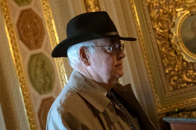 WASHINGTON, DC - FEBRUARY 3: Ken Starr, personal lawyer to U.S. President Donald Trump arrives at the U.S. Capitol on February 3, 2020 in Washington, DC. Closing arguments begin Monday after the Senate voted to block witnesses from appearing in the impeachment trial. The final vote is expected on Wednesday. 