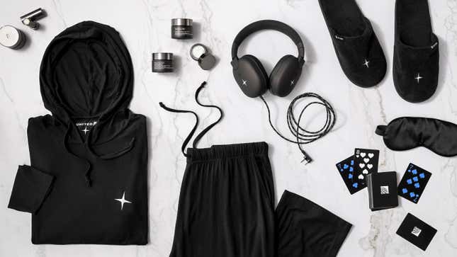 Image for article titled Inside United Airlines&#39; new super-luxury suites: caviar, fancy pajamas, and privacy doors