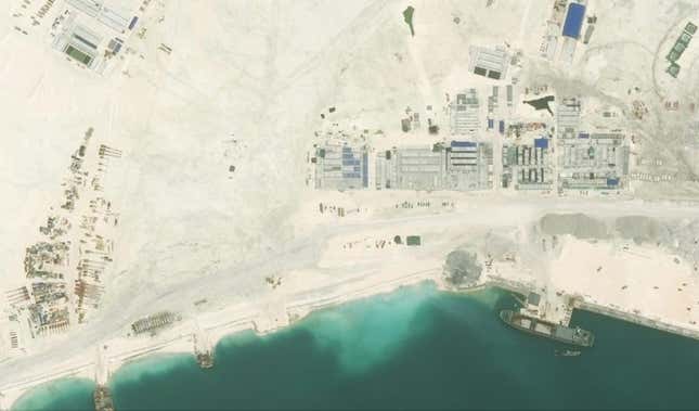 New land and new buildings at Mischief Reef in October 2015.